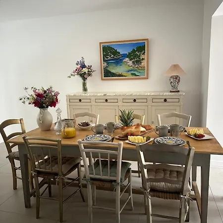 Dhotes De La Cote Radieuse Bed & Breakfast
